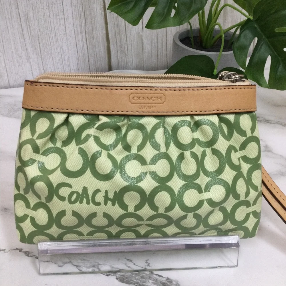 NWOT COACH Green Signature Pattern Wristlet